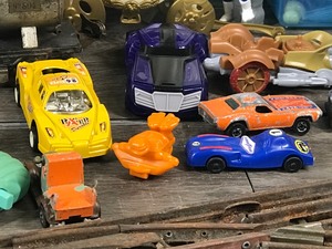 lot 519 image: Lot of toys and more
