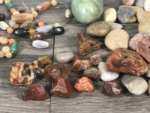 lot 520 image: Lot of rocks with agates