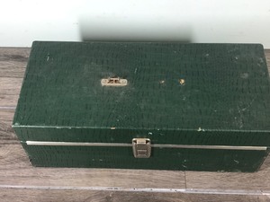 lot 522 image: Case with 8 tracks