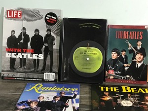 lot 533 image: Lot of 12 Beatles Music Band Books and Magazines