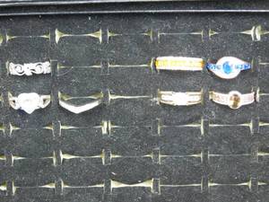 lot 473 image: 3 sterling silver and 4 costume rings