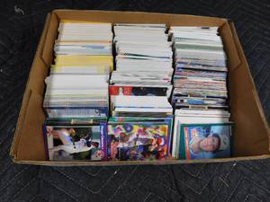 lot 480 image: Flat of baseball cards