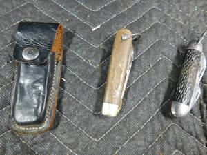 lot 491 image: 2 Knives, sheath and Sunbeam tabletop grill