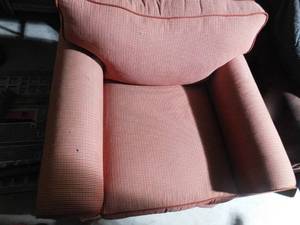 lot 496 image: Plush chair