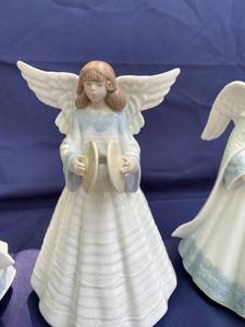 lot 7 image: Four beautiful LLADRO Porcelain Angels with musical instruments.