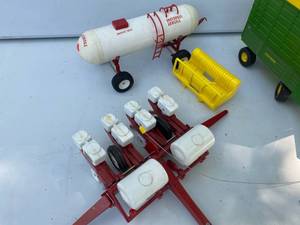 lot 37 image: Collectible Farm Toys