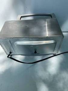 lot 54 image: B&D Toaster Oven