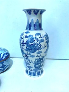 lot 22 image: Three Chinese Vases