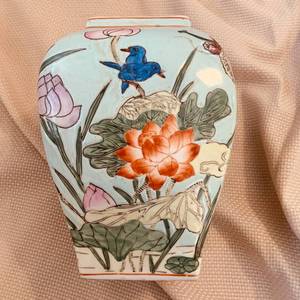 lot 20 image: Chinese Floral Ginger Jar