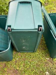 lot 29 image: Ten Storage Tubs with Lids, Wheels