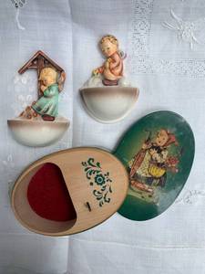 lot 87 image: Hummel Wall Pockets and Music Box