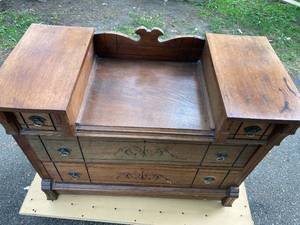 lot 109 image: Vintage Oak Commode