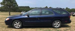 lot 4 image: 2001 Ford Taurus SES Wagon