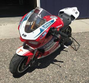 lot 6 image: Lot of 3 Venom Mini Bikes