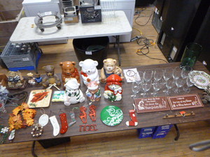lot 52 image: KitchenHousehold Items