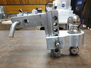 lot 58 image: Adjustable Receiver Hitch