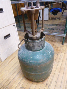 lot 62 image: Gas Tank with Melting Pot