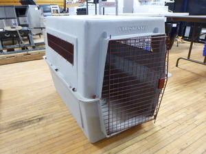 lot 94 image: Vari Kennel Dog Kennel