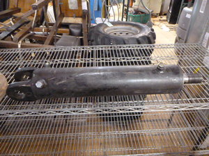 lot 101 image: Hydraulic Cylinder