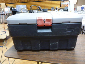lot 103 image: Rubbermaid Tote