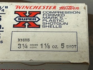 lot 110 image: (25) Rounds Winchester 16gauge 2.75 #5-Shot 1 18oz Shotshells