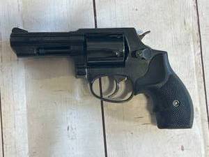 lot 4 image: Taurus .38 Special Revolver & Case