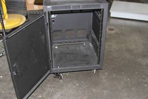 lot 26 image: Middle Atlantic PTRK-14 Portable Rolling Audio  Video Equipment Rack