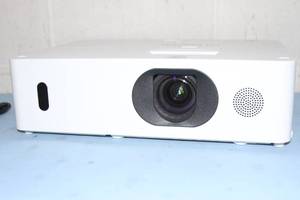 lot 59 image: Hitachi CP-WU5505 WUXGA 5000-Lumen HD Home Theater LCD Projector  Projection System