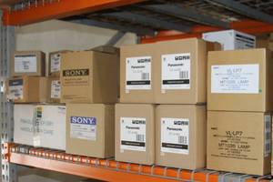 lot 90 image: HUGE LOT of Primarily Genuine OEM Replacement Video Projector Lamps  Bulbs