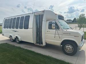 Ford E-350 14 Passenger Party Bus