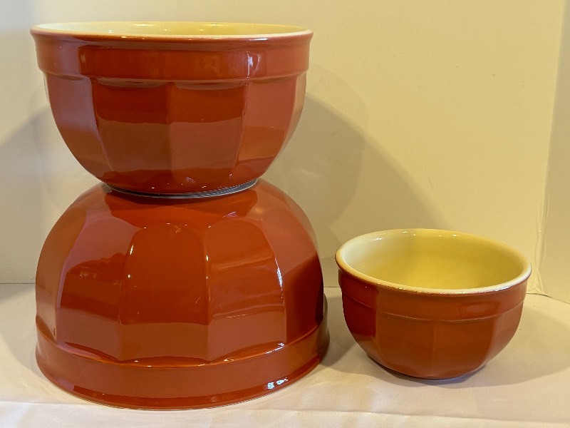 Emile Henry Mixing Bowl in 2023  Ceramic mixing bowls, Mixing bowl, Mixing  bowls