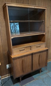 lot 1 image: Garrison Mid Century Modern Hutch