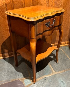 lot 30 image: Vintage French Provincial Style Accent Table
