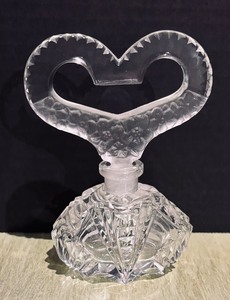 lot 101 image: Gorgeous Crystal and Glass Grouping including Vintage Crystal Perfume Dabber Bottles