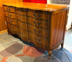 lot 20 image: Vintage French Provincial Style 12 Drawer Dresser with Mirror