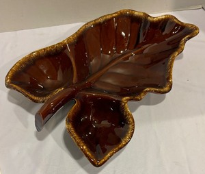 lot 35 image: Vintage Hull Pottery Brown Leaf Dish