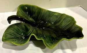 lot 120 image: Vintage Mid Century Hull Pottery Leaf Dish