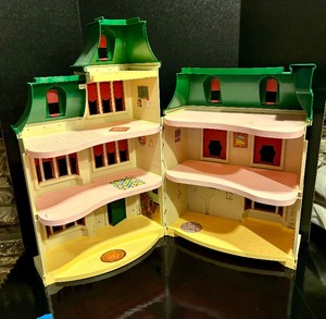 lot 135 image: Fisher Price Doll House