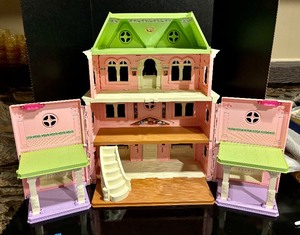 lot 201A image: Fisher Price Doll House