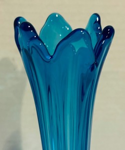lot 137 image: Mid Century Blue Glass Swung Vase