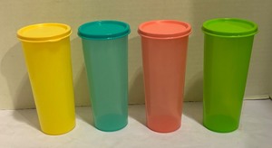 lot 144 image: Vintage Tupperware Items
