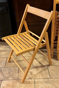 lot 131 image: 4 Wooden Folding Chairs