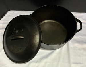lot 162 image: Lodge Cast Iron Dutch Oven
