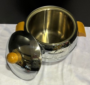 lot 166 image: Retro Mid Century Wes Bend Penguin Hot and Cold Server