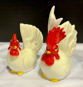 lot 172 image: Four Sets of Vintage Salt and Pepper Shakers