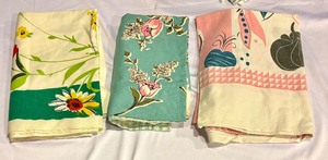 lot 182 image: Variety of Retro Table Linens