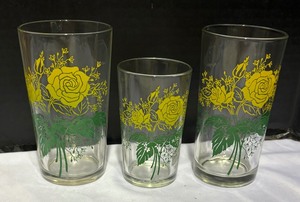 lot 192 image: Vintage 1960s Yellow Rose Tumblers