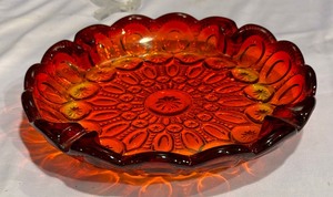lot 250 image: LE Smith Amberina Moon & Star Patterned Ashtray