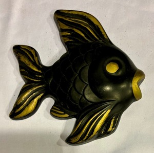 lot 42 image: Set of Three Vintage Miller Studios Chalk Ware Fish Plaques
