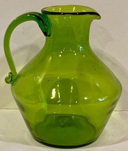 lot 87 image: Beautiful Vintage Green Glass Pitcher